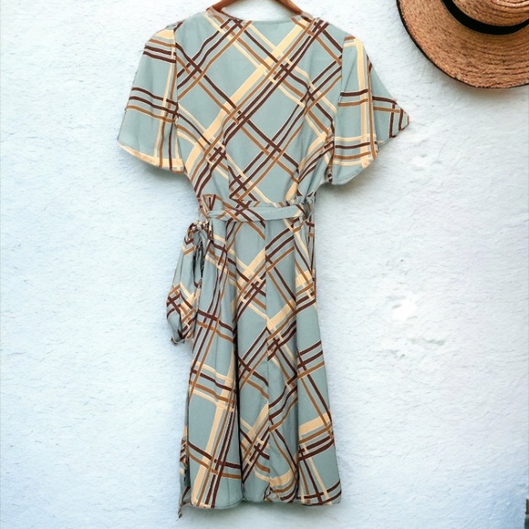 Forever 21 Plaid Wrap Dress Size Small - Picture 8 of 11